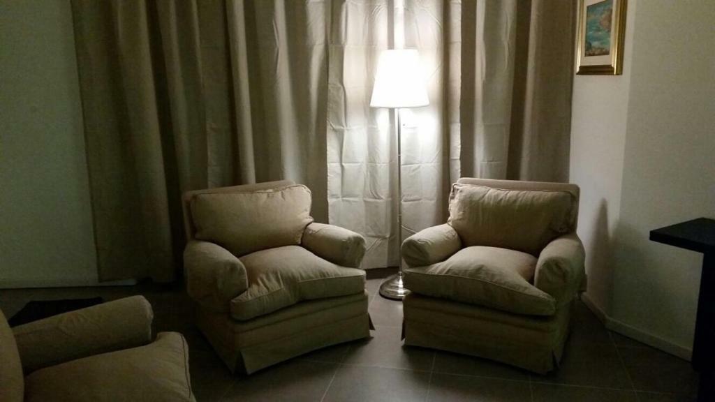 B&B Piazza Dante Nuoro Нуоро Экстерьер фото