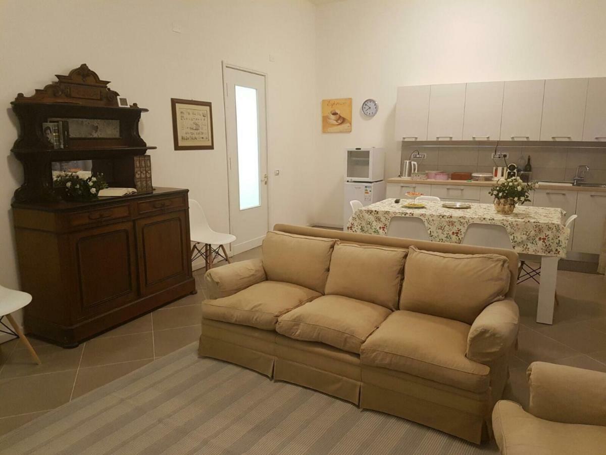 B&B Piazza Dante Nuoro Нуоро Экстерьер фото
